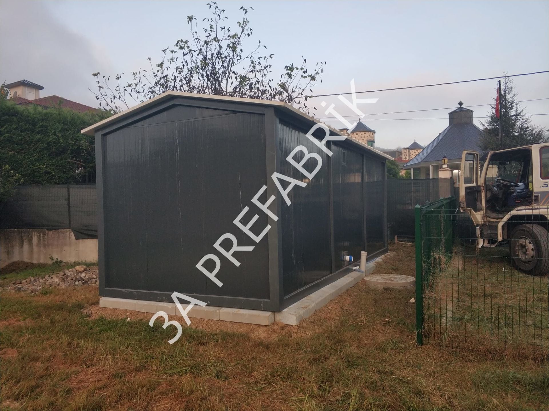 Beşik Çatılı Konteyner -Antrasit Renk -24m2.-3A Prefabrik