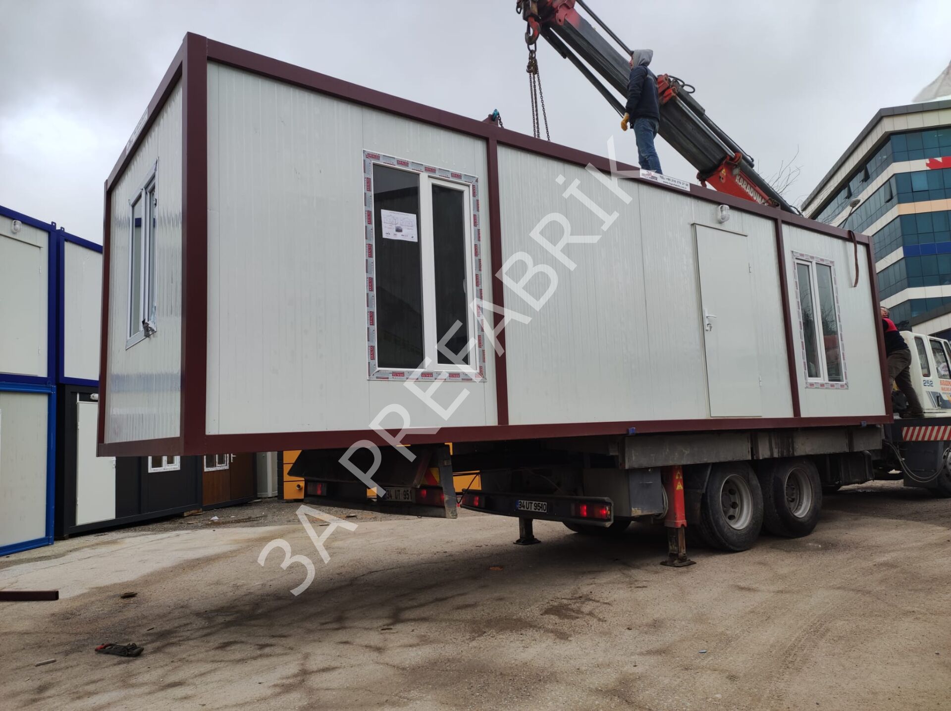 Düz Çatılı Beyaz Gövdeli Bağ Bahçeye Konteyner-27m2.
